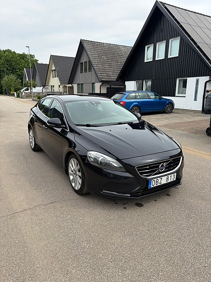 Volvo V40 2 of 5