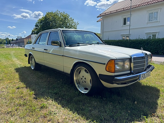 Mercedes-Benz 300 D 11 of 11