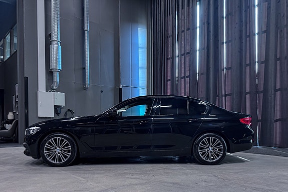 BMW 530e 3 of 5