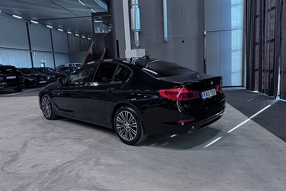 BMW 530e 4 of 5