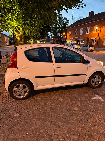 Peugeot 107 4 of 5