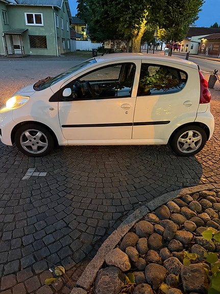 Peugeot 107 2 of 5