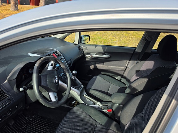 Toyota Auris 4 of 5