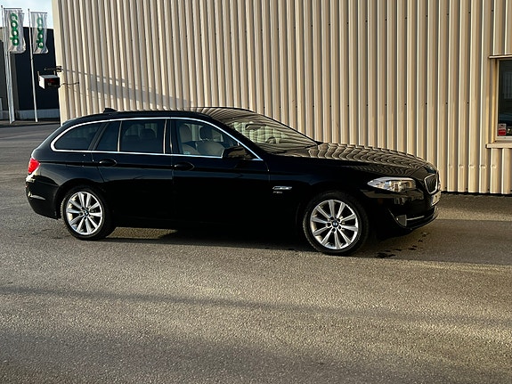 BMW 525d 3 of 5