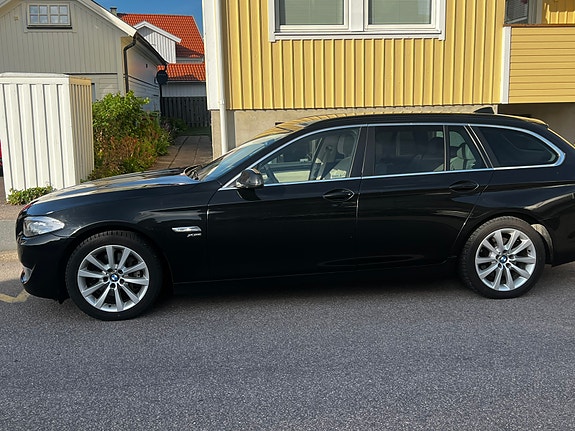 BMW 525d 2 of 5