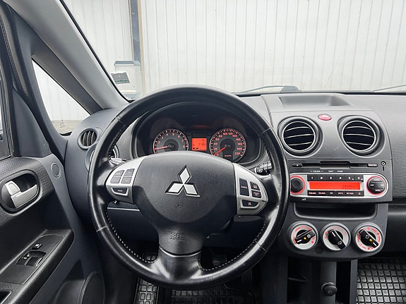 Mitsubishi Colt 9 of 13