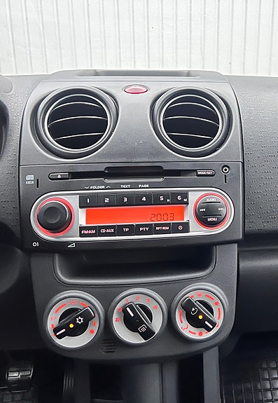 Mitsubishi Colt 10 of 13