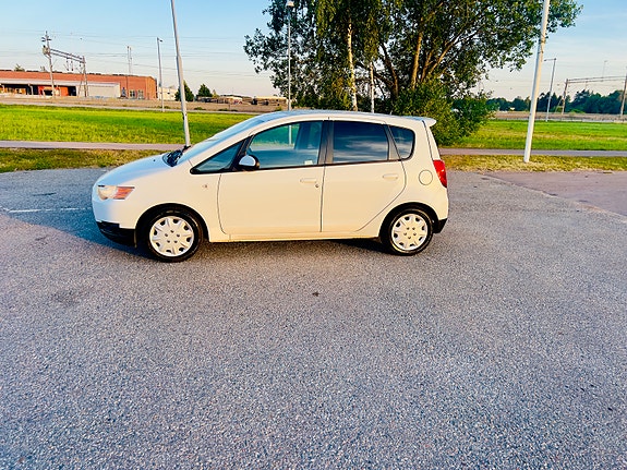 Mitsubishi Colt 2 of 5