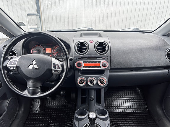 Mitsubishi Colt 7 of 13