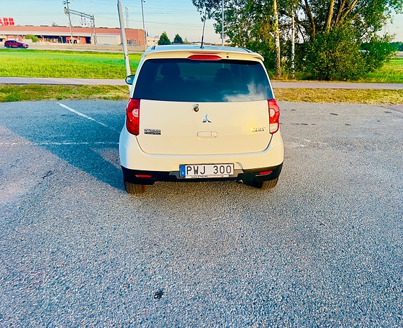 Mitsubishi Colt 4 of 5