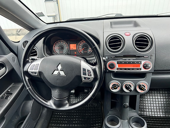 Mitsubishi Colt 8 of 13