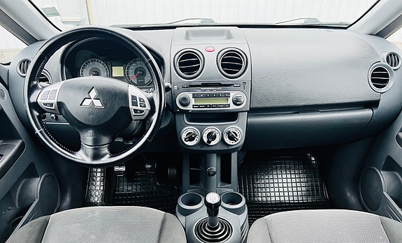Mitsubishi Colt 5 of 5