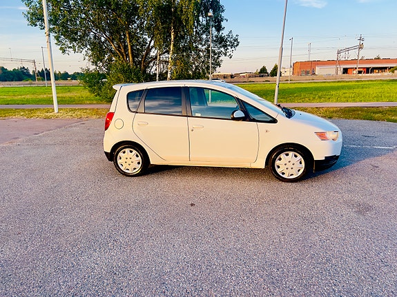 Mitsubishi Colt 3 of 5