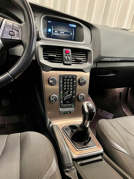 Volvo V40 Cross Country 12 of 24