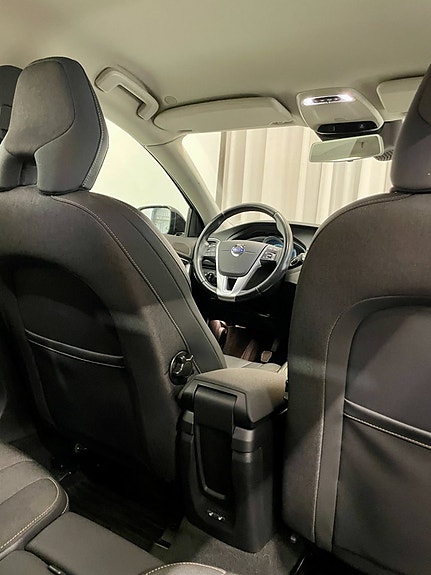 Volvo V40 Cross Country 20 of 24