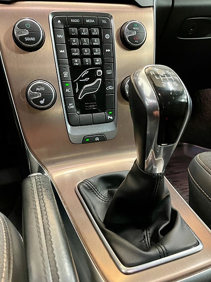 Volvo V40 Cross Country 13 of 24