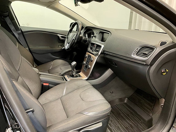Volvo V40 Cross Country 14 of 24