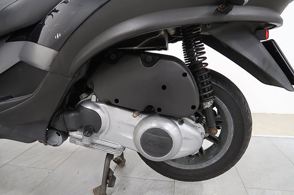 Piaggio MP3 24 of 26