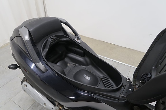 Piaggio MP3 22 of 26