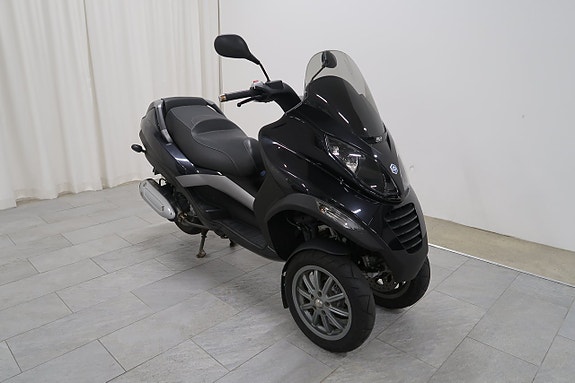 Piaggio MP3 2 of 26