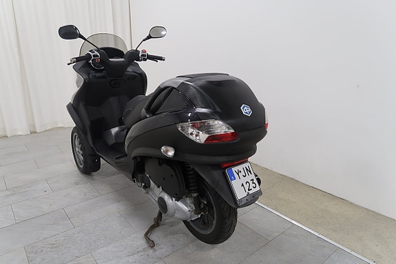 Piaggio MP3 3 of 26