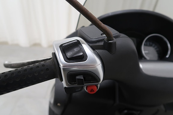 Piaggio MP3 13 of 26