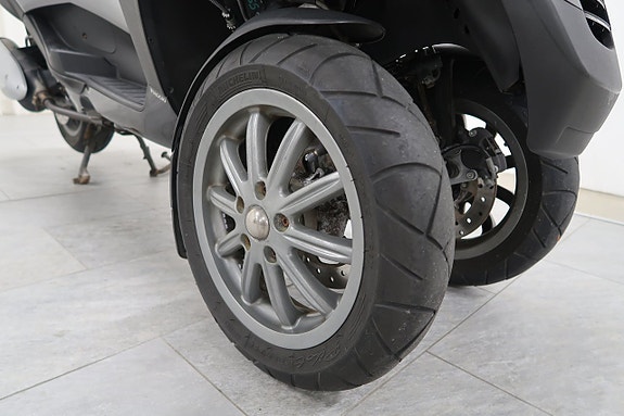 Piaggio MP3 8 of 26