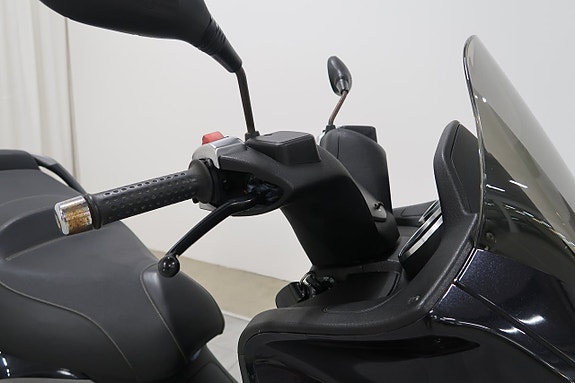 Piaggio MP3 7 of 26