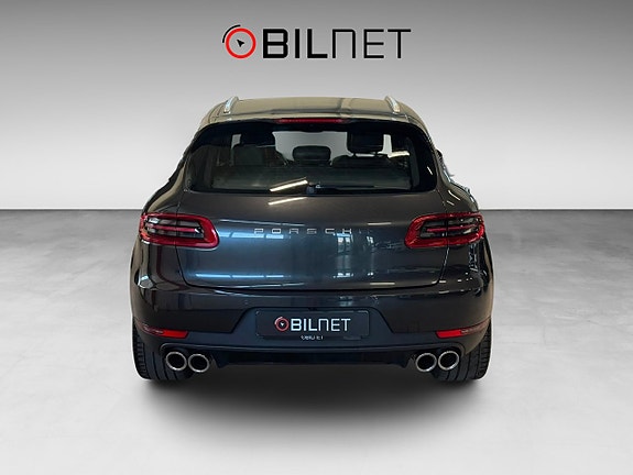 Porsche Macan S 4 of 5