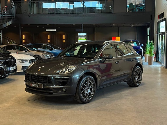 Porsche Macan S 9 of 17