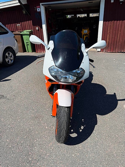 Aprilia SL1000 Falco 2 of 5