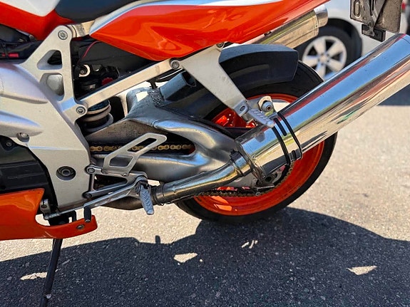 Aprilia SL1000 Falco 4 of 5