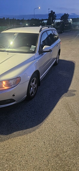 Volvo V70 3 of 6