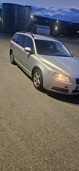 Volvo V70 2 of 6