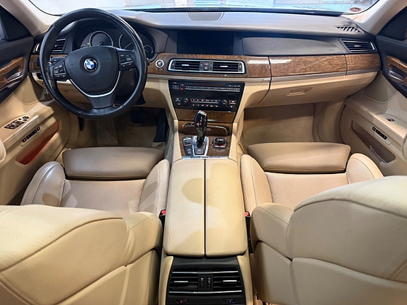 BMW 750Li 3 of 5