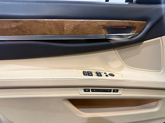 BMW 750Li 8 of 14