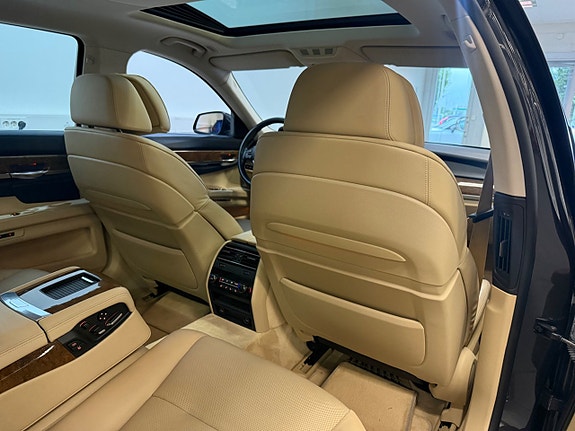 BMW 750Li 10 of 14