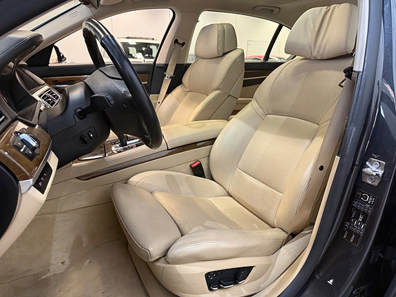 BMW 750Li 7 of 14