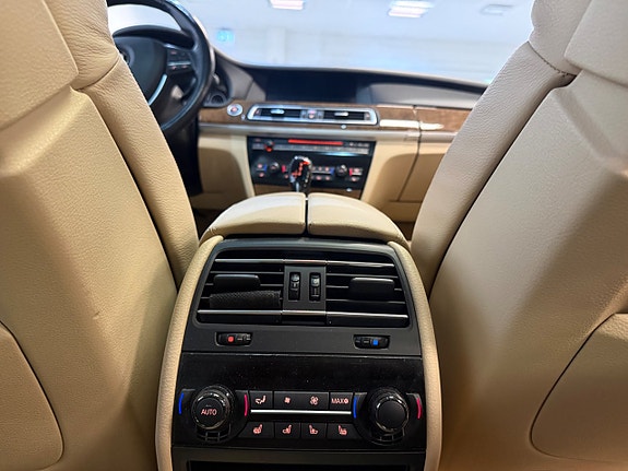 BMW 750Li 12 of 14