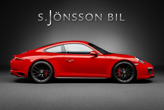 Porsche 911 Carrera GTS 3 of 5