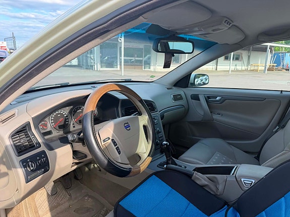 Volvo V70 9 of 12