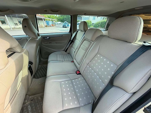 Volvo V70 8 of 12