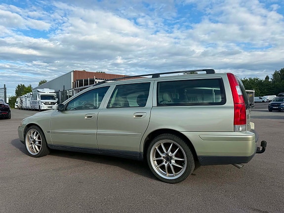 Volvo V70 4 of 5