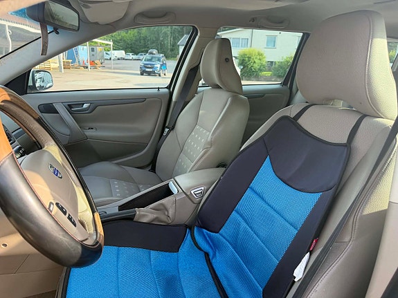Volvo V70 10 of 12