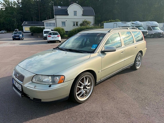 Volvo V70 3 of 5