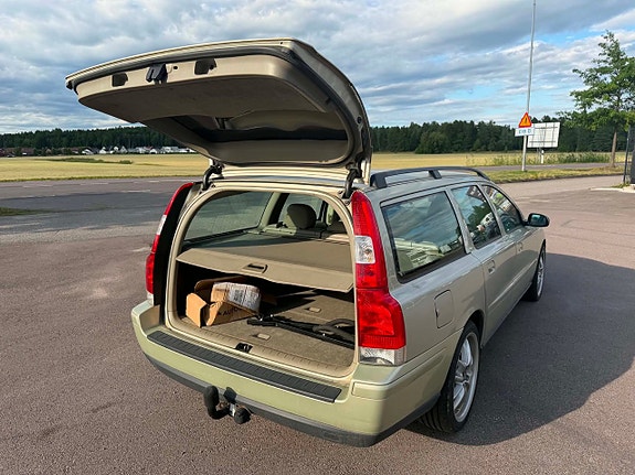 Volvo V70 6 of 12