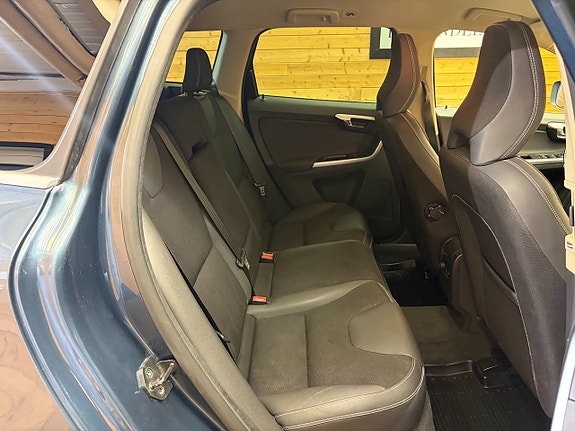 Volvo XC60 17 of 20