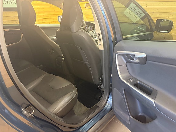 Volvo XC60 16 of 20