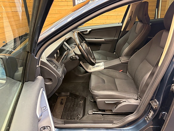 Volvo XC60 12 of 20