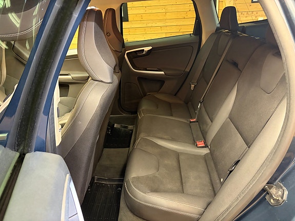 Volvo XC60 14 of 20